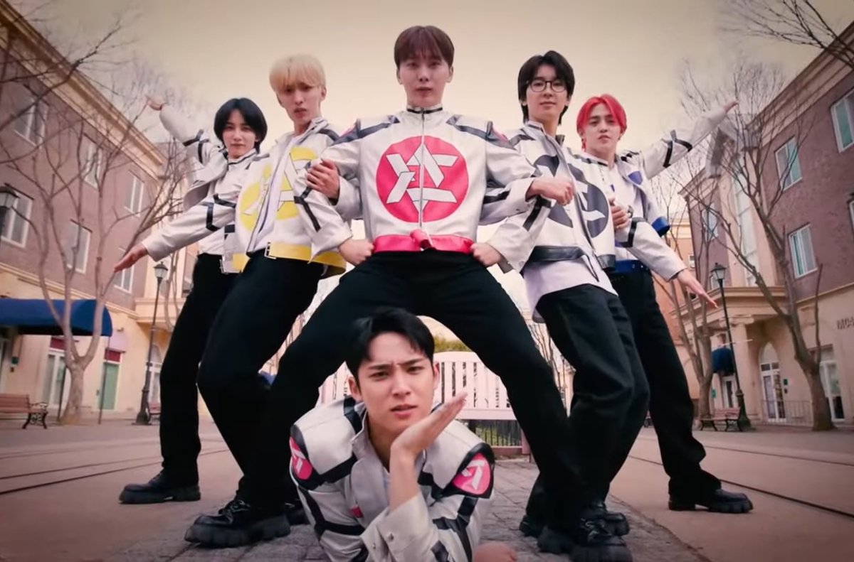 jcxxmw's tweet image. COUPJEONG WITH THEIR FAVORITE CHILDREN????? 😭