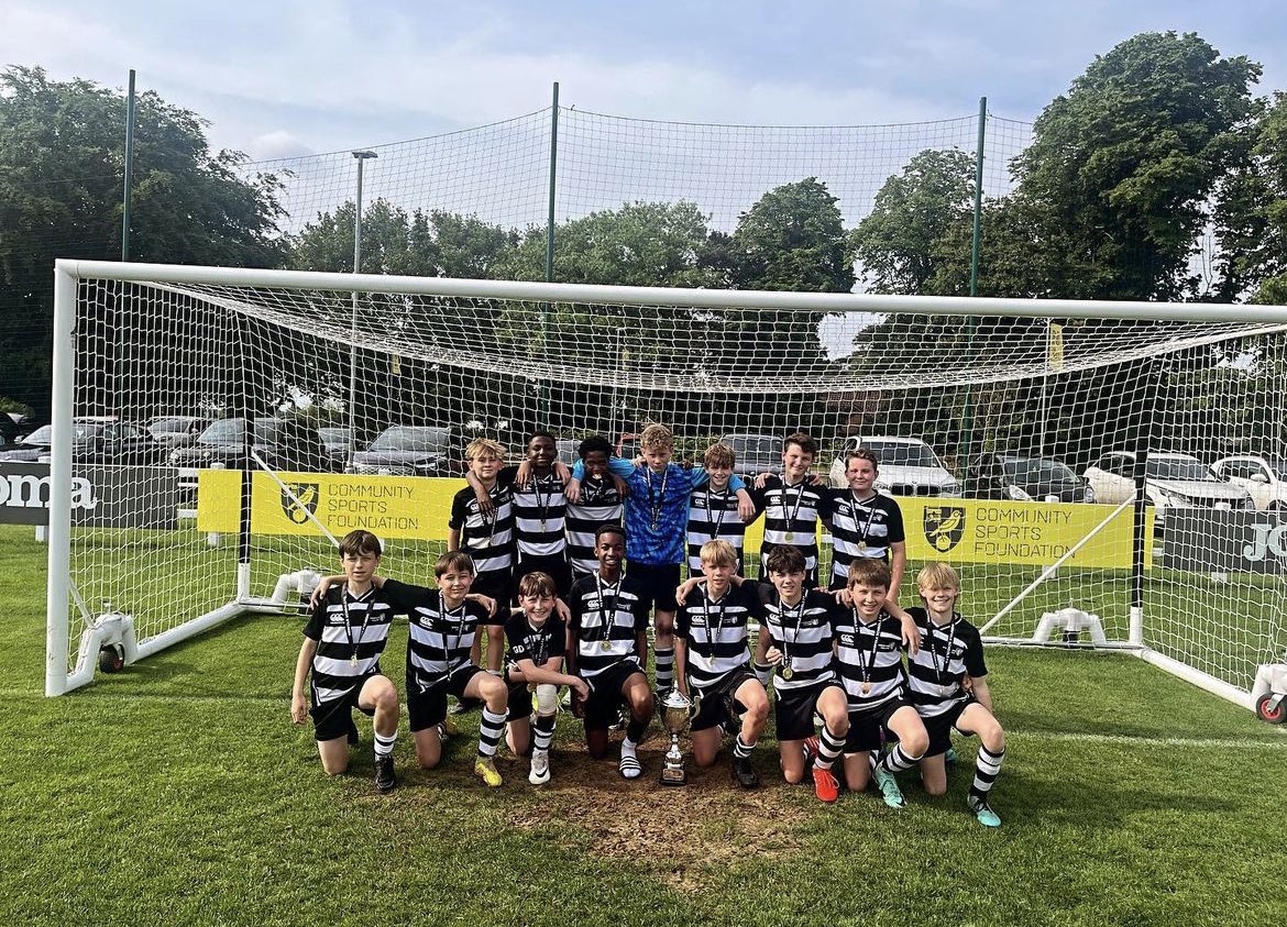 WymondhamCol's tweet photo. Last week the U13 boys football team won the County Plate in a dramatic ending against Hobart High School. The team came back from two goals down, to force an exciting penalty shoot out. Man of the match was Oliver C. Well done boys ๐๐ป ๐ #football #countyplate #wymondhamlife https://t.co/BSSkbjUzCZ