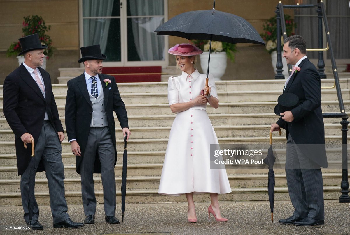 This is everything. #zaratindall #gardenparty #buckinghampalace #royal