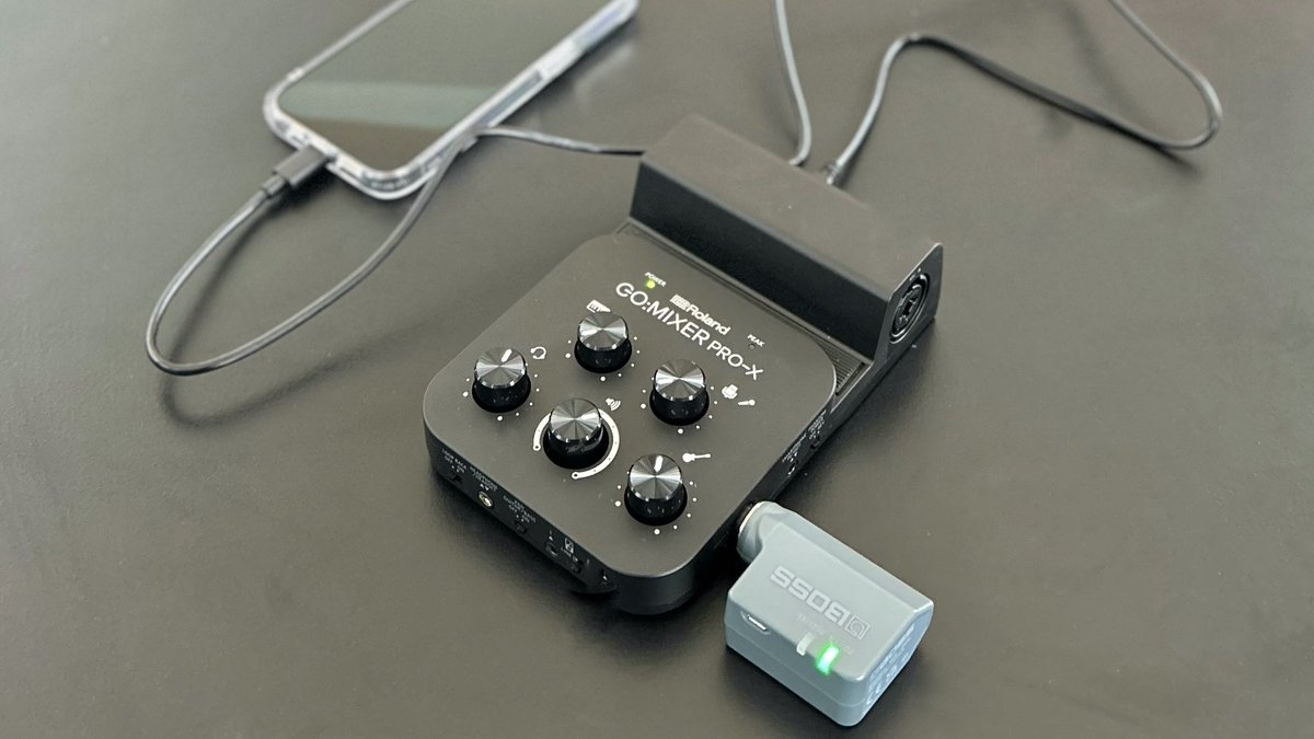 rolandstoretyo's tweet photo. 今回の撮影は手のひらサイズのオーディオインターフェイスのGO:MIXER PRO-Xと、BOSSのワイヤレスシステムWL-20を使用しました!
動画の制作、ライブ・ストリーミングを行うのに大活躍✨
▼GO:MIXER PRO-Xの詳細はこちら
https://t.co/5e4Yr8tM58
#RolandStoreTokyo #Roland #BOSS #GOMIXERPROX https://t.co/Jm2iFljAUF