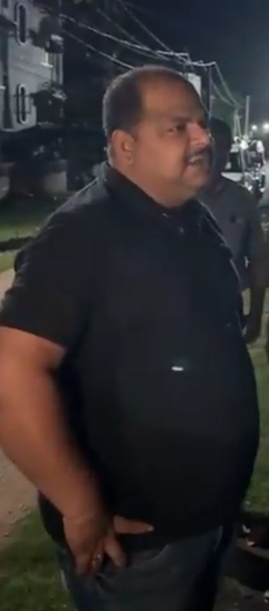 aanamikaray's tweet image. 2024 Election, Police was working under IPAC not EC

IPAC agent (Animal) came at late night after 2AM to arrest secretary of MLA @hiran_chatterji

This is how election was done in 2021 &amp;amp; 2024, also Huge EVM Manipulation &amp;amp; Counting fraud 

#tmc #kolkata