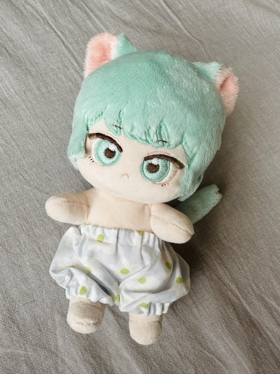 QylgPi's tweet photo. やっっと完成した〜！
顔の刺繍がうまくいかなくて、何回やり直したことか…🥲
成長の余地あり！がんばろ〜！ https://t.co/gly39DvIUT