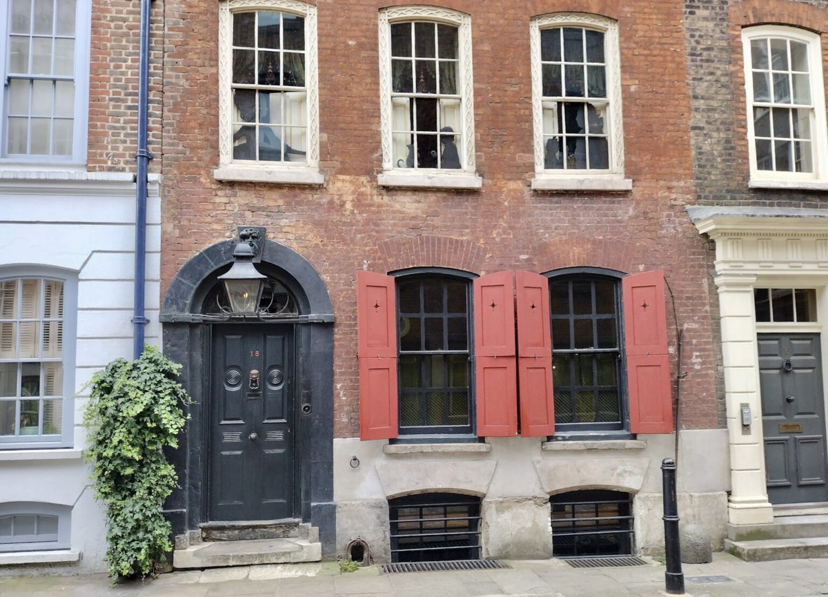 Excellentwalks1's tweet photo. History a little off the beaten track.  Excellent guide Helene tells about some of London's quirky museums here - https://t.co/zHPlNp8cFr https://t.co/gWL4oVhi0D
