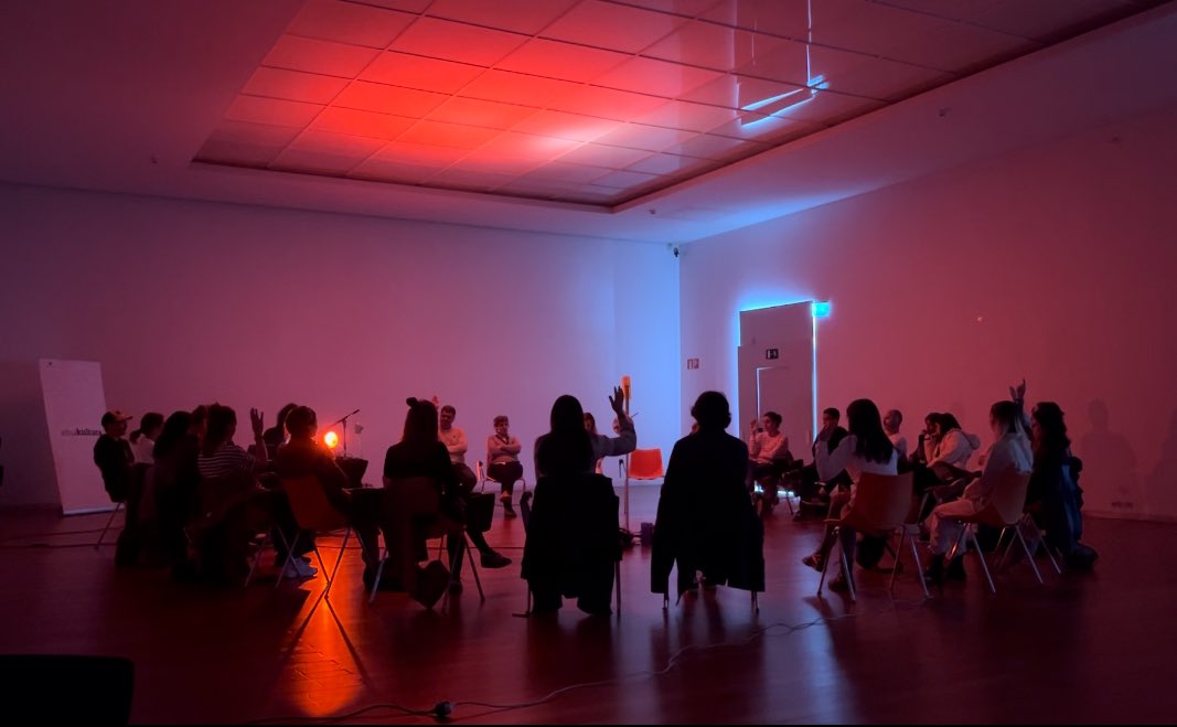 Eskerrik asko atzo gerrara etorri zineten guztioi eta <a href="/EHUKultura/">EHUkultura</a>|ko antolatzaileei!

Hau gerra bat izan zen.

///////

Datorren astean, maiatzaren 30ean, Gasteizen.