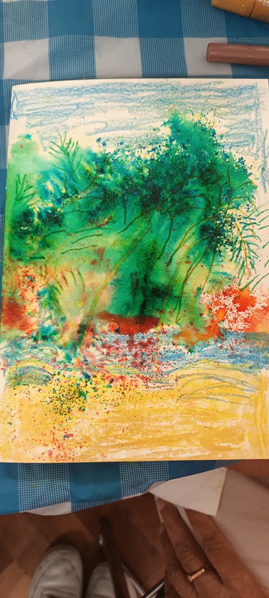 We played with a riot of colour at our creative space session <a href="/RegentHallSA/">RegentHallSA</a> on Monday. We projected our artwork so it filled the walls. Led by the wonderful Georgia Akbar with live music from our participant Euron.  #creativityandwellbeingweek #artsanddementia