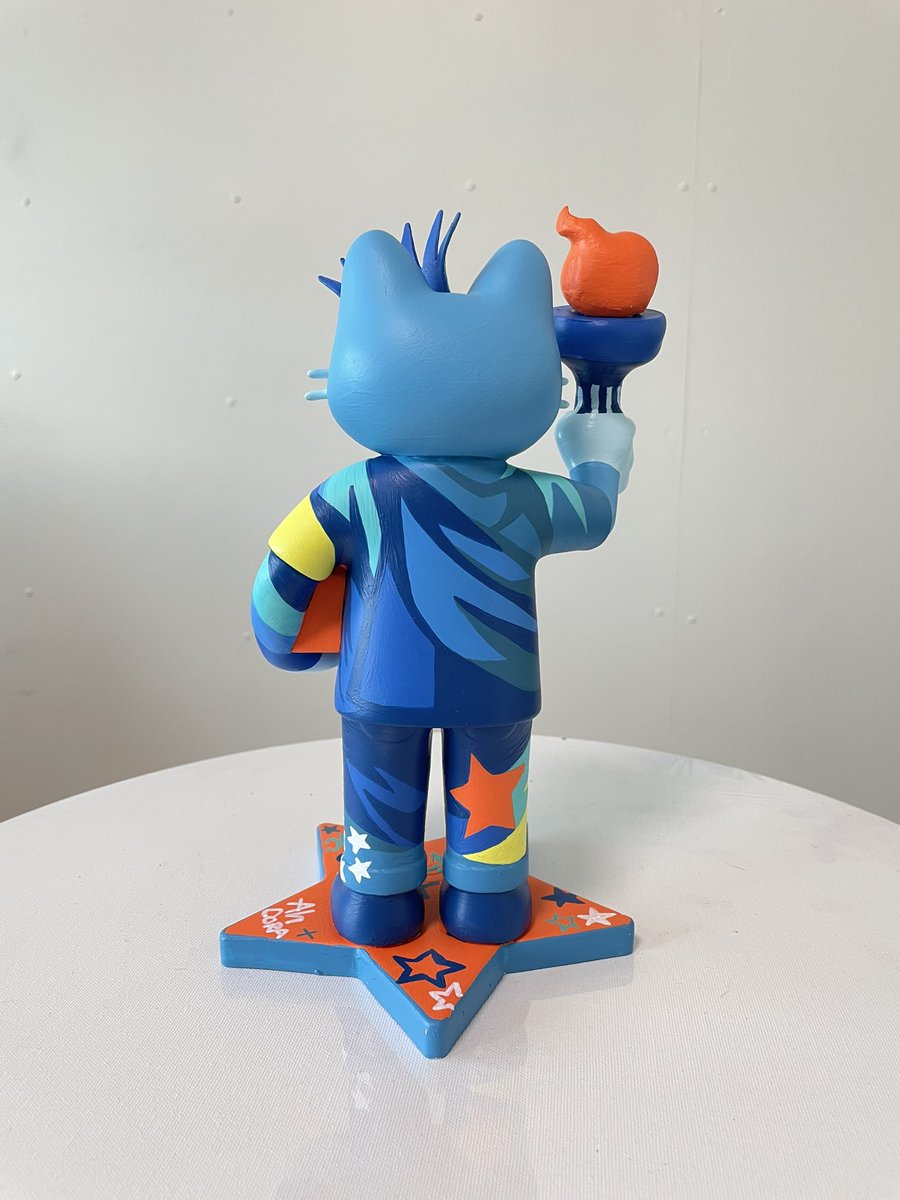 nzymexx's tweet photo. Color Me Cool *🗽NYC-BKK Coolcats curated by @Nzyme x @AhcoraRare 
Technique : Acrylic painting and epoxy sculpture 🤩

#ColorMeCool #CoolCats #Macys #MacysParade  #Mstylelab #CooltopiaNYC

@coolcats @coolcatsconnect @cloncast @macys https://t.co/39KZhsvPIl