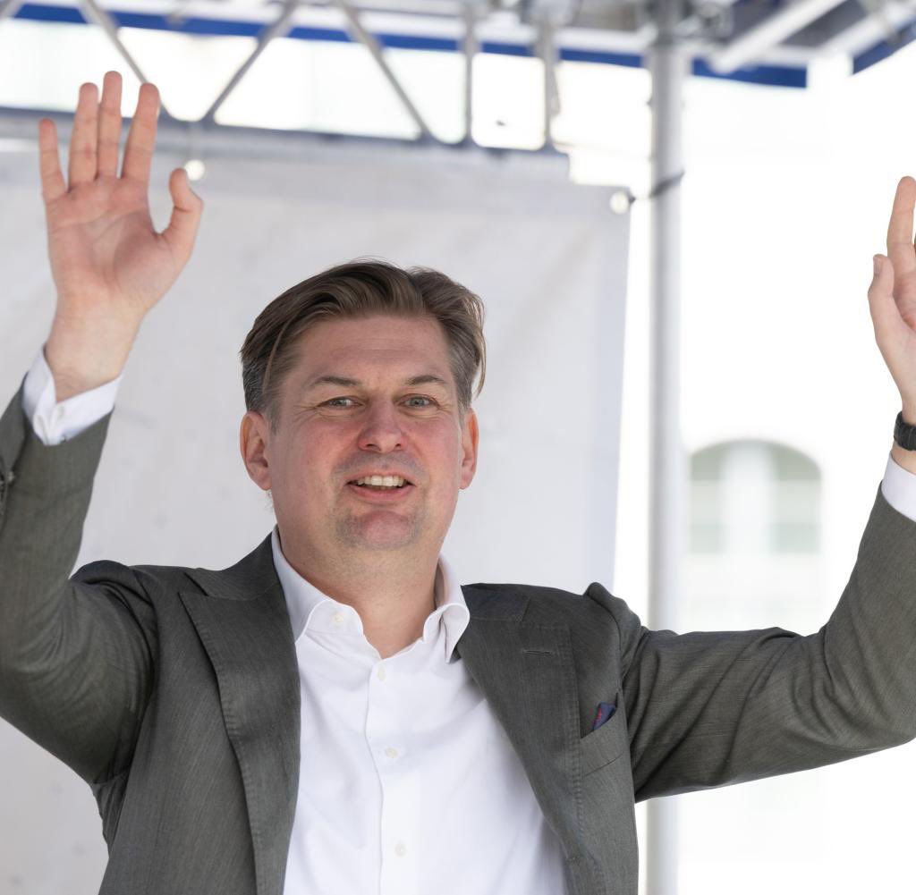 insider_nach's tweet photo. ⚡️Maximilian Krah kündigt Rückzug aus AfD-Bundesvorstand an

Der Spitzenkandidat der AfD für die Europawahl Maximilian Krah zieht sich aus dem Bundesvorstand der Partei zurück. 

Zudem verhängte die Partei offenbar ein Auftrittsverbot für Krah. https://t.co/Ag7ifEYiD5