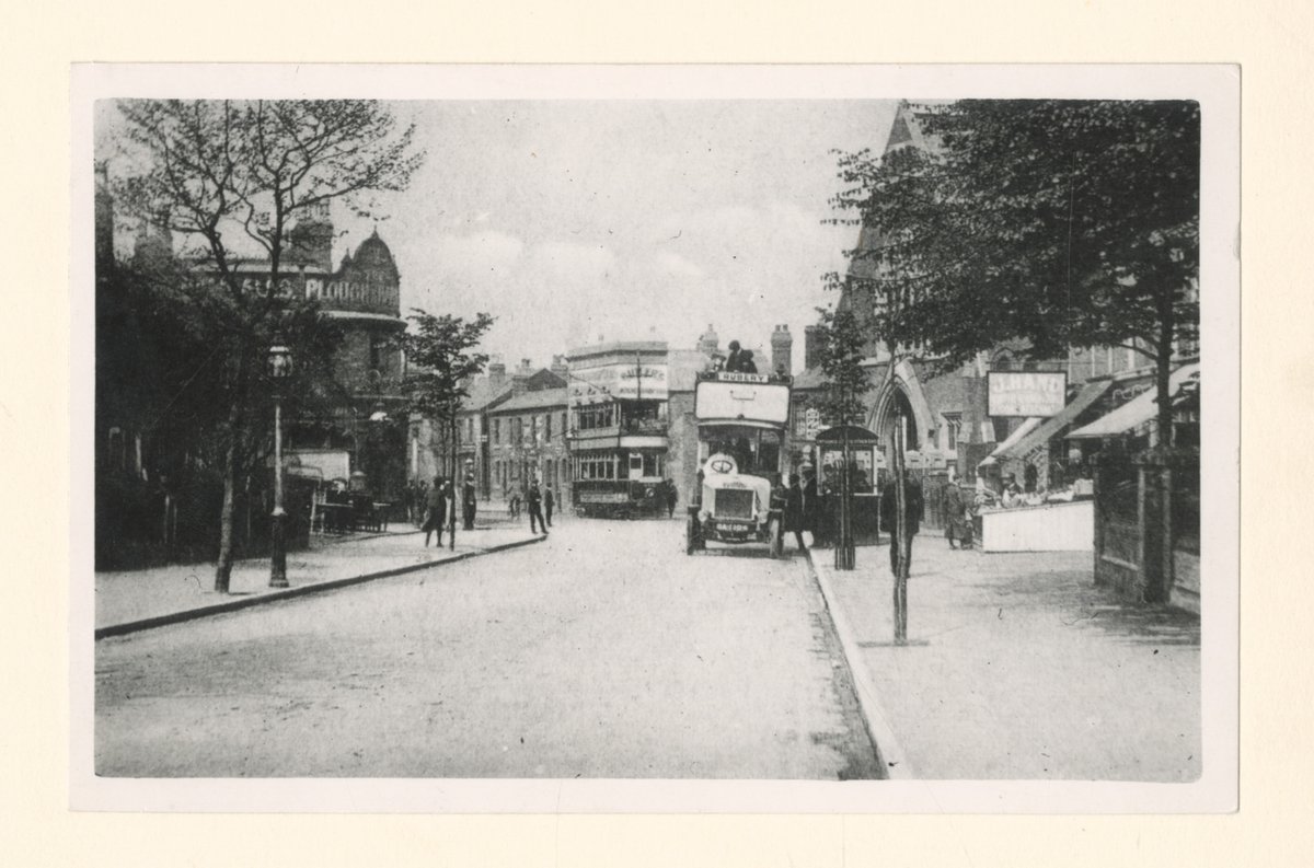 Tram versus motor bus on the Bristol Road, Selly Oak, 1914. tinyurl.com/365wwrr6 #Birmingham #Brum #LocalHistory #SellyOak