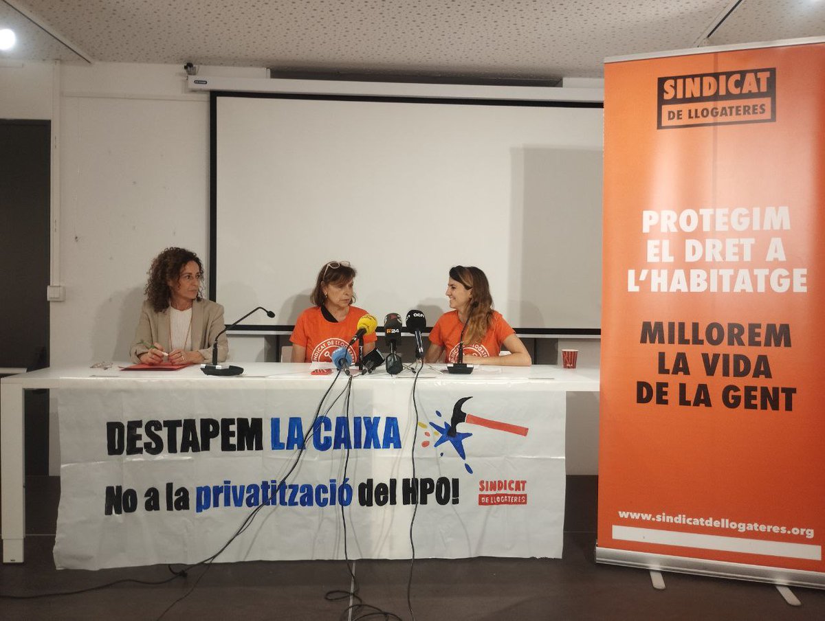 SindicatLloguer's tweet photo. 💥Avui portem a @caixabank al banc dels acusats per acabar amb 16 clàusules abusives a 2000 contractes de lloguer

📹Seguiu aquí la roda de premsa: https://t.co/duoroH0mpg https://t.co/jZljmdbNVu