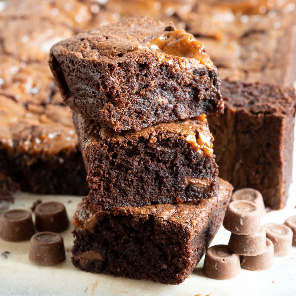 These easy salted caramel rolo brownies are intensely rich, dense, and oh so fudgy! Basically, a brownie lover's dream come true!

Get the recipe => bit.ly/3lHA3Gu