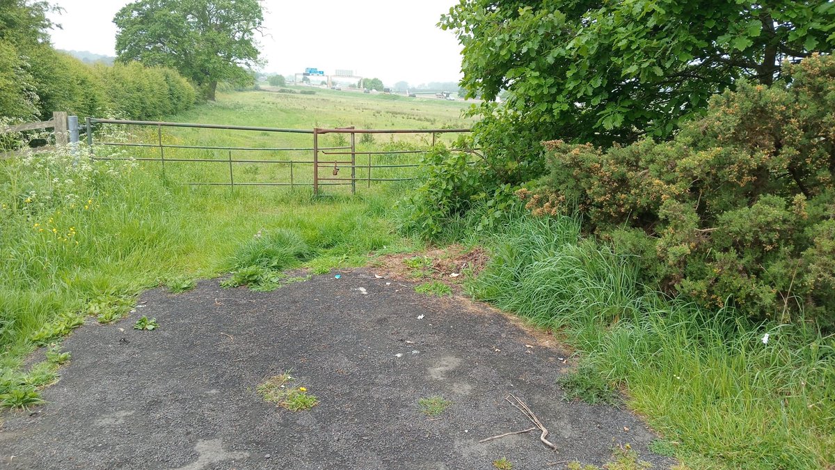 Clean_Leeds's tweet image. A massive #teamleeds #thankyou to Matt and his team for clearing this #flytip from Barwick Road #Garforth #lovewhereyoulive #yourwasteyourresponsibility #ALAW @James_A_Rogers @LeedsFlyTipping @LeedsCC_News @LeedsCC_People what a  #woefulwednesday