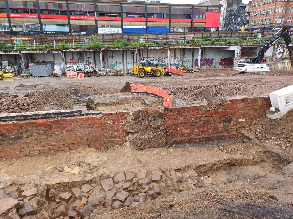 Amazing to visit the @wessexarch excavation of #SheffieldCastle for @SheffCouncil, standing on top of the birthplace of the city. Saw newly-discovered area of walls, well, gatehouse and drawbridge pier - and Victorian gennel.