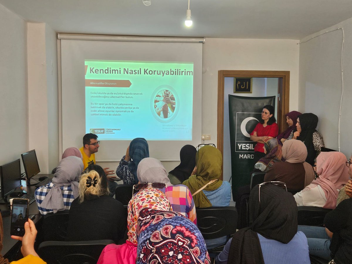 yesilaymardin's tweet photo. Kızıltepe TOKİ Aile ADEM'de format örümüz Ömer Babaoğlu tarafından ‘Teknoloji Bağımlılığı ’semineri kursiyerler için düzenlendi. Şube bşk Abdullah Songur’un da Yeşilay tanıtımı yaptığı eğitimi organize eden kurum müdürü Seval Songur
 hanıma ve kursiyerlere teşekkür ederiz. https://t.co/laDEi1tv7u