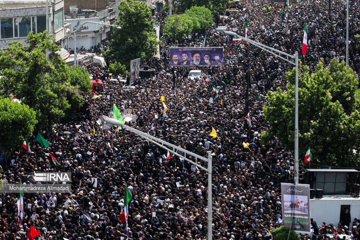 The pictures that the Western media do not want the world to see: the funeral ceremony of the president of #Iran