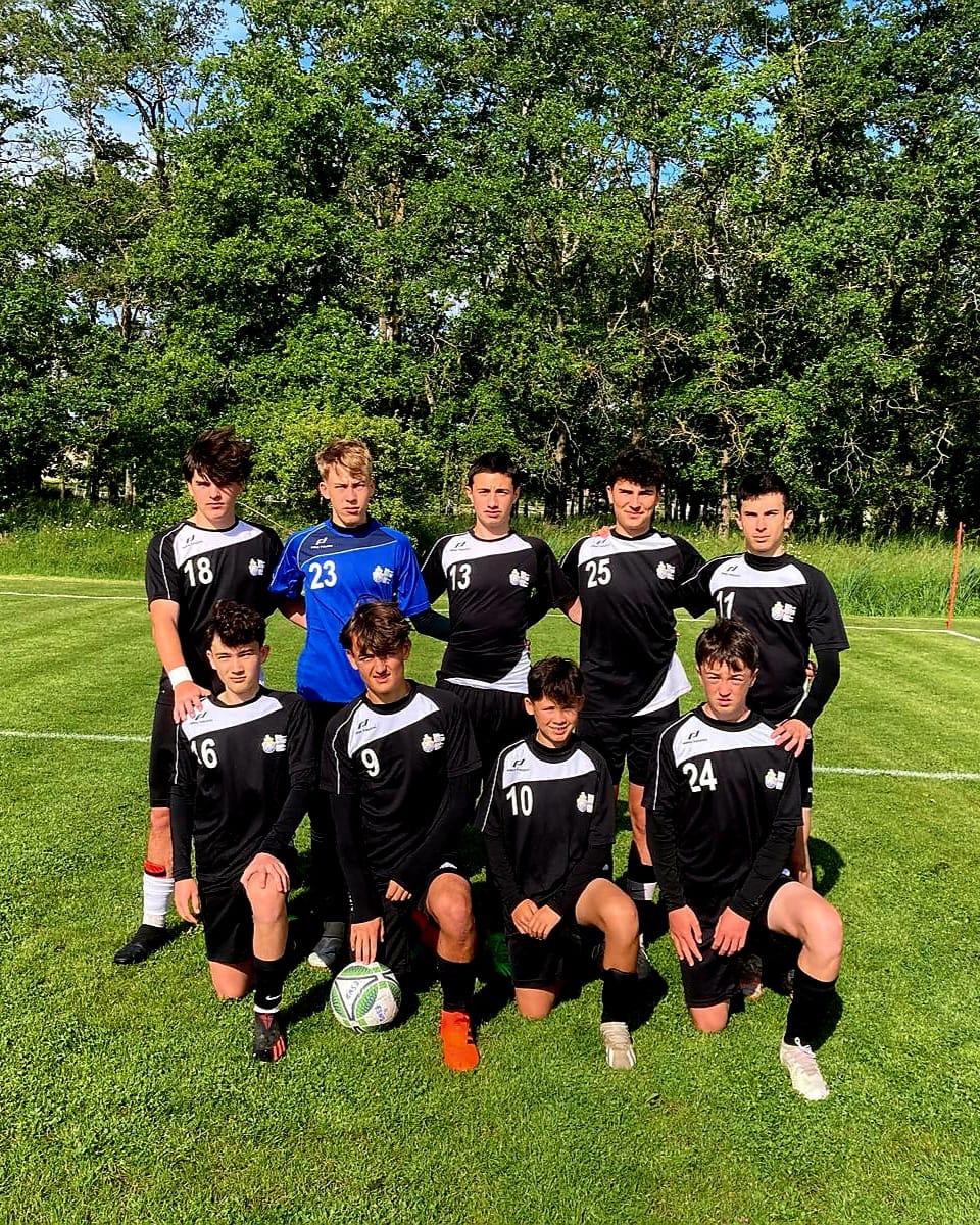 nd_college's tweet photo. SPORT⚽️/ L'équipe de football à 7 des minimes Garçons du @nd_college a été sacrée championne de France🏆
 Ils ont participé du 15 au 17/05 aux championnats de France UGSEL, organisés à Chinon
👏Un grand BRAVO à chacun des élèves mais aussi à leurs coachs,  M. Lavenant et M. Tudal https://t.co/bJZNDsl96V