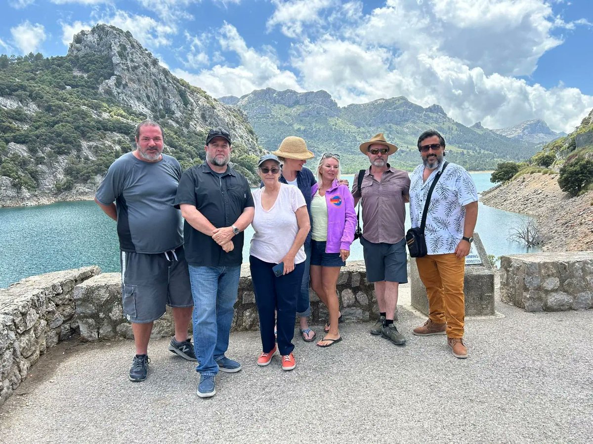 🎬 La Mallorca Film Commission organitza un scouting amb sis localitzadors estatunidencs per promocionar l'illa com a destinació de rodatges. 🌄 #MallorcaFilm #Cinema #RodatgesMallorca @PalmaPics 
uepmallorca.app/sis-localitzad…