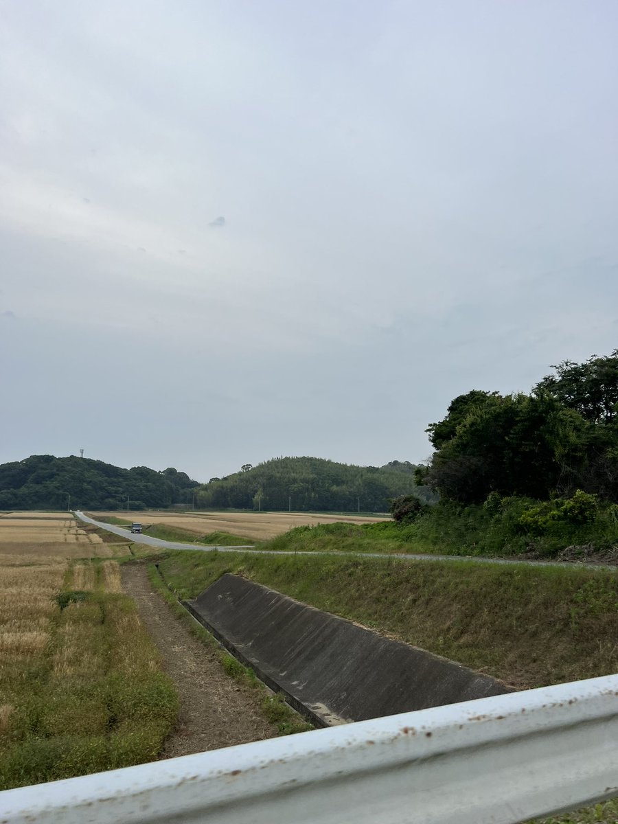 福岡県もちゃんと田舎なの( ^ω^ ) 今日もエアコン4台と屋根の上登ったの( ^ω^ ) 屋根の上で作業中にペイディと国税から電話きて凄く嫌な気持ちになったの( ^ω^ ) …っていうかエアコン飽きry