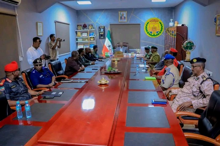 SomalilandMod's tweet image. Guddida Heer Qaran ee Qaban-qaabada Xuskii 18 ka May, ayaa si Wayn ugu Mahadnaqay Shacabka Jamhuuriyadda Somaliland Dal iyo Dibedba sidii Qiima Badnayd ay isugu Taageen Qarannimada Somaliland.