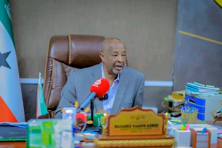 SomalilandMod's tweet image. Guddida Heer Qaran ee Qaban-qaabada Xuskii 18 ka May, ayaa si Wayn ugu Mahadnaqay Shacabka Jamhuuriyadda Somaliland Dal iyo Dibedba sidii Qiima Badnayd ay isugu Taageen Qarannimada Somaliland.