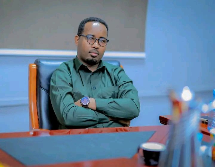 SomalilandMod's tweet image. Guddida Heer Qaran ee Qaban-qaabada Xuskii 18 ka May, ayaa si Wayn ugu Mahadnaqay Shacabka Jamhuuriyadda Somaliland Dal iyo Dibedba sidii Qiima Badnayd ay isugu Taageen Qarannimada Somaliland.