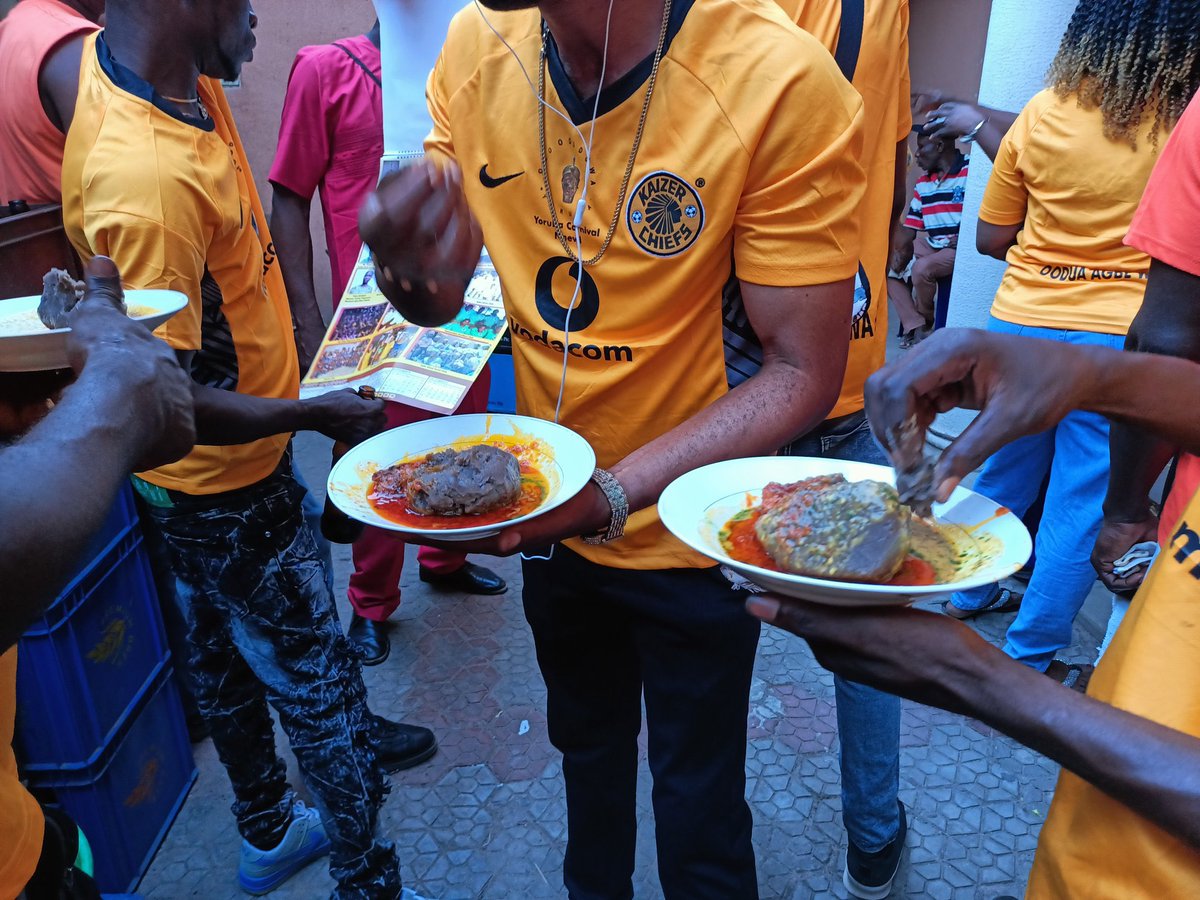 Please respect the dress code of the #LagosIgboHangout same way the YorubaHangout in Nnewi’s Kaizer Chiefs jersey dress code was respected.