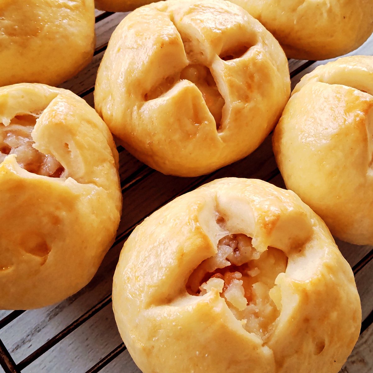 xxx_quartz's tweet photo. #buns #doublecheese
#doublecheesebun #cheesebun
#doublecheesebread #cheesebread
#ダブルチーズパン
#processcheese #プロセスチーズ
#cheeseforpizza #ピザ用チーズ
#チーズ #cheese
#紅玉の甘煮 #紅玉 #りんご #林檎
#breadmaking #bread #パン作り
#手捏ね #手捏ねパン
#cooking https://t.co/dh5jrsYDCl