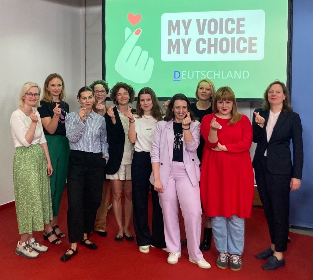 Zusammen mit <a href="/Luisamneubauer/">Luisa Neubauer</a>, @kristina_Lunz, <a href="/profamilia_bv/">pro familia Bundesverband</a> und vielen anderen haben wir die Kampagne heute in Berlin vorgestellt. 

Darunter viele berührende Berichte, die deutlich machen, wie sehr die Verweigerung dieses Menschenrechts die Betroffenen geprägt hat. (2/2)