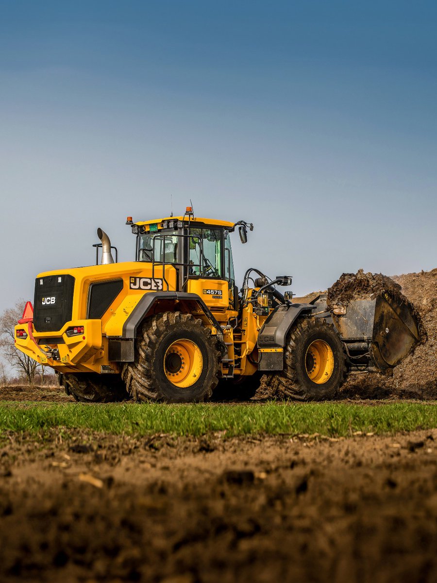 JCBagriculture's tweet photo. Found in action. A #JCB 457S wheeled loading shovel working for First Farms in Slovakia. Discover more: https://t.co/EPTlFfBzXJ. #WheelLoaderWednesday #JCBmoment
_
Photos by Agro Art Slovakia https://t.co/6NlE9WNbdb