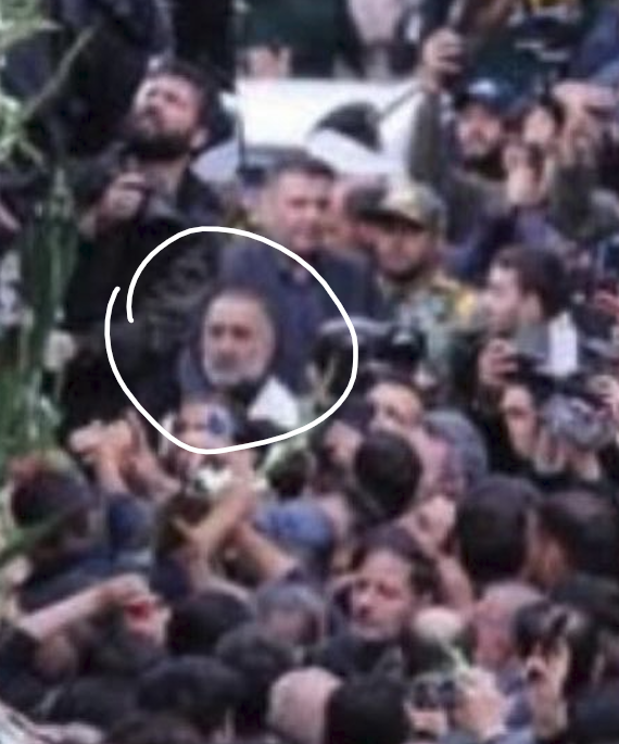 Nikolatslasnow's tweet photo. @BBCArdalan @ahampay @BBCNews این سر بی بدن متعلق به کی بوده تو جمعیت؟ https://t.co/OGUdPULNet