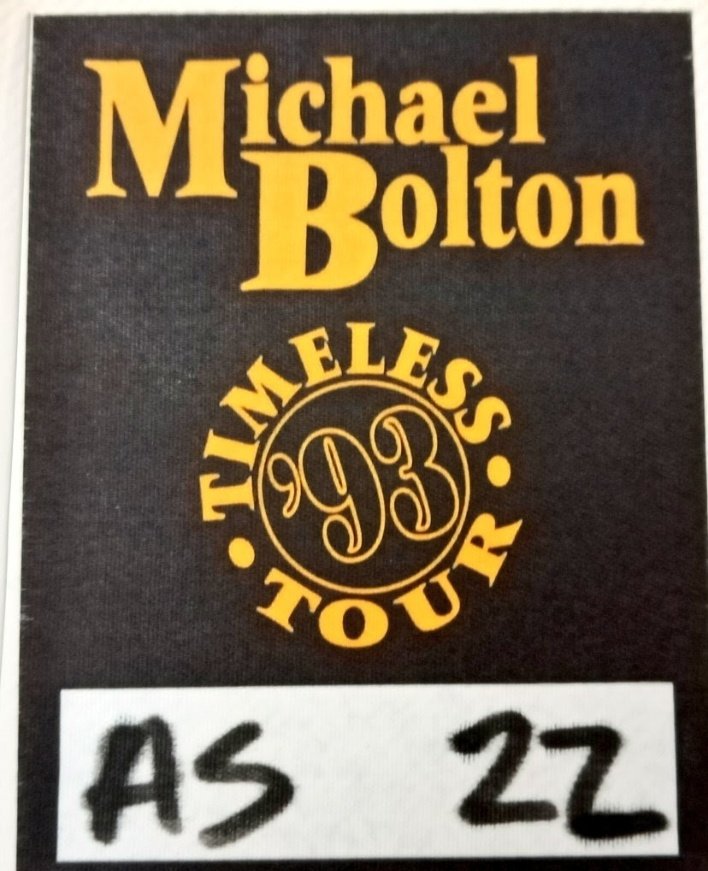 A Timeless classic this Michael Bolton gig at Wembley Arena in 1993. Steel Bars my favourite played obviously. Great to meet 🥁 Tommy 'Mugs' Cain again and thanks for the signed photo. @mbsings @kennyg @mitchlafon @RockTheseTweets @BerserkerBill @marillion073 @TheDuckLR @TTFTPR