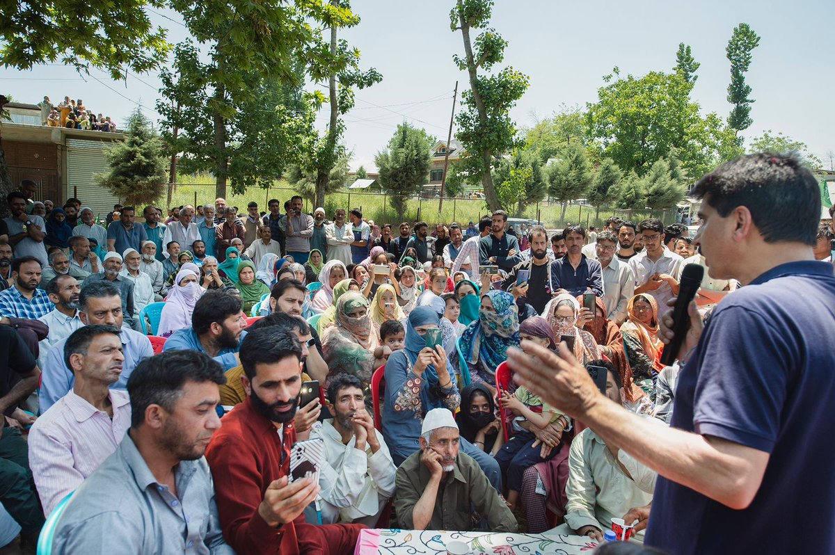 kashmirdotcom's tweet photo. "Kath tchi karan @MehboobaMufti yout - a message that resonates in every village across valley": @parawahid https://t.co/2xvazWbAH0