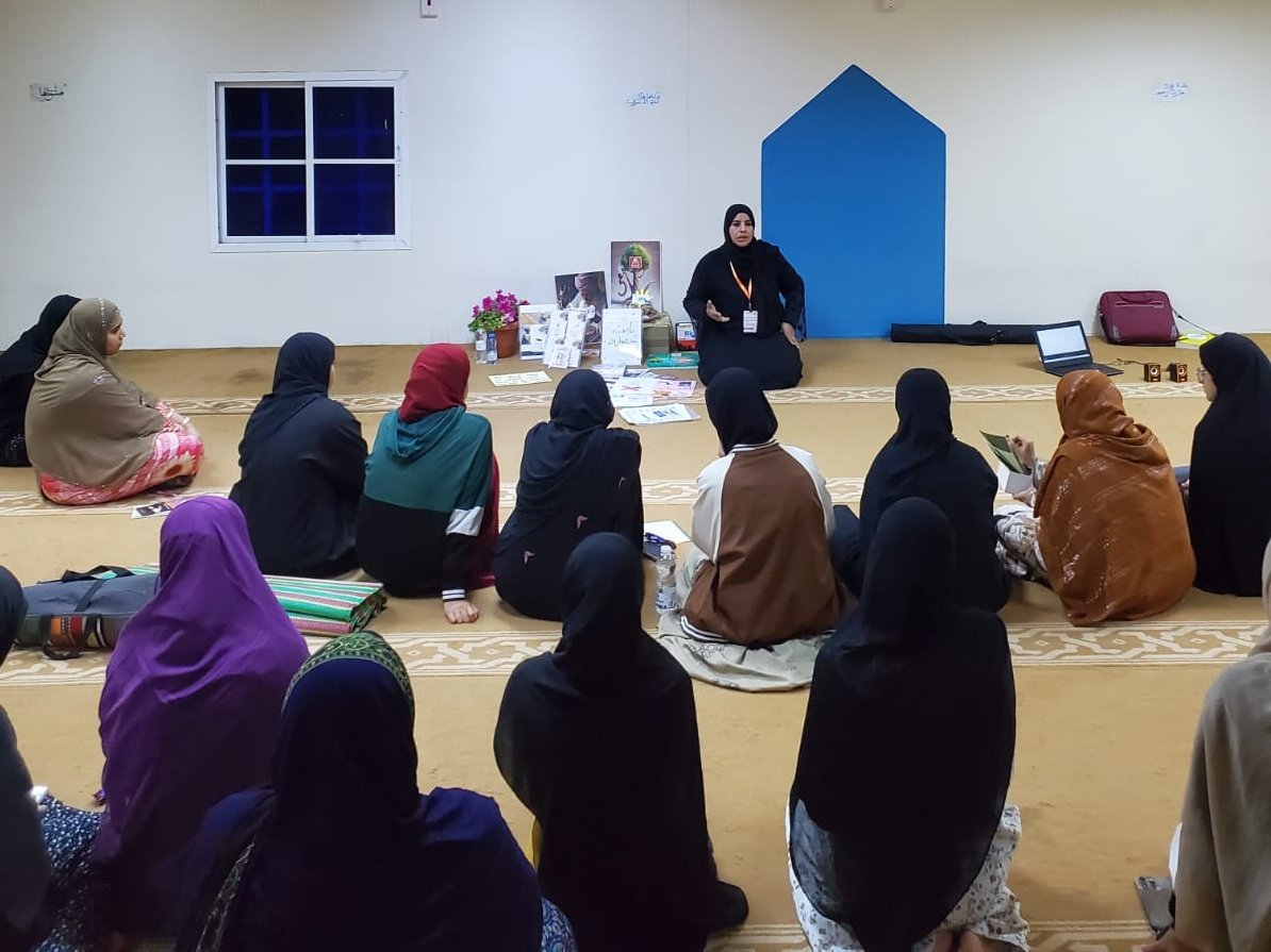 ضمن مبادرة انتشار صالح نظمت عضوتا المبادرة   خصيبه المقبالي وبدرية الهنائية لقاء توعويا لنساء قرية المرباء بالرستاق تم خلاله تقديم شرح واف عن المخدرات وآثاره السلبية على الفرد والمجتمع ودور الأسرة في تعزير الرقابة والحماية من الوقوع في براثن هذه الآفة.