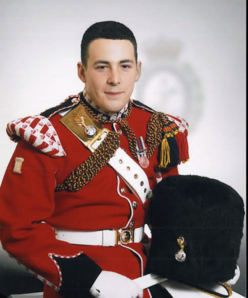 11 years ago today this man was brutally murdered. 

May he rest in peace.

Lee Rigby 💔