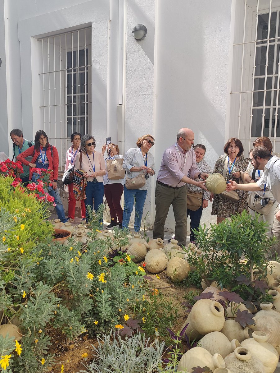 ceperecija's tweet photo. En el día de ayer el alumnado de los planes de Patrimonio e Informática hicieron una salida a Sevilla. Allí visitamos distintos enclaves artísticos relacionados con el mudéjar y barroco andaluz representados en sitios tan excepcionales como San Luis de los Franceses. https://t.co/WqyeCERn6n
