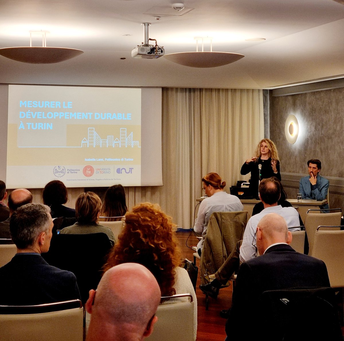IHEE_Institut's tweet image. Séquence sur les spécificités environnementales & énergétiques de Turin & du Piémont avec @EnricoFabrizio2 , Prof. titulaire du Department of energy & I. Lami, Prof. titulaire à l’Interuniversity department of Regional and Urban Studies and Planning (DIST) de la @PoliTOnews