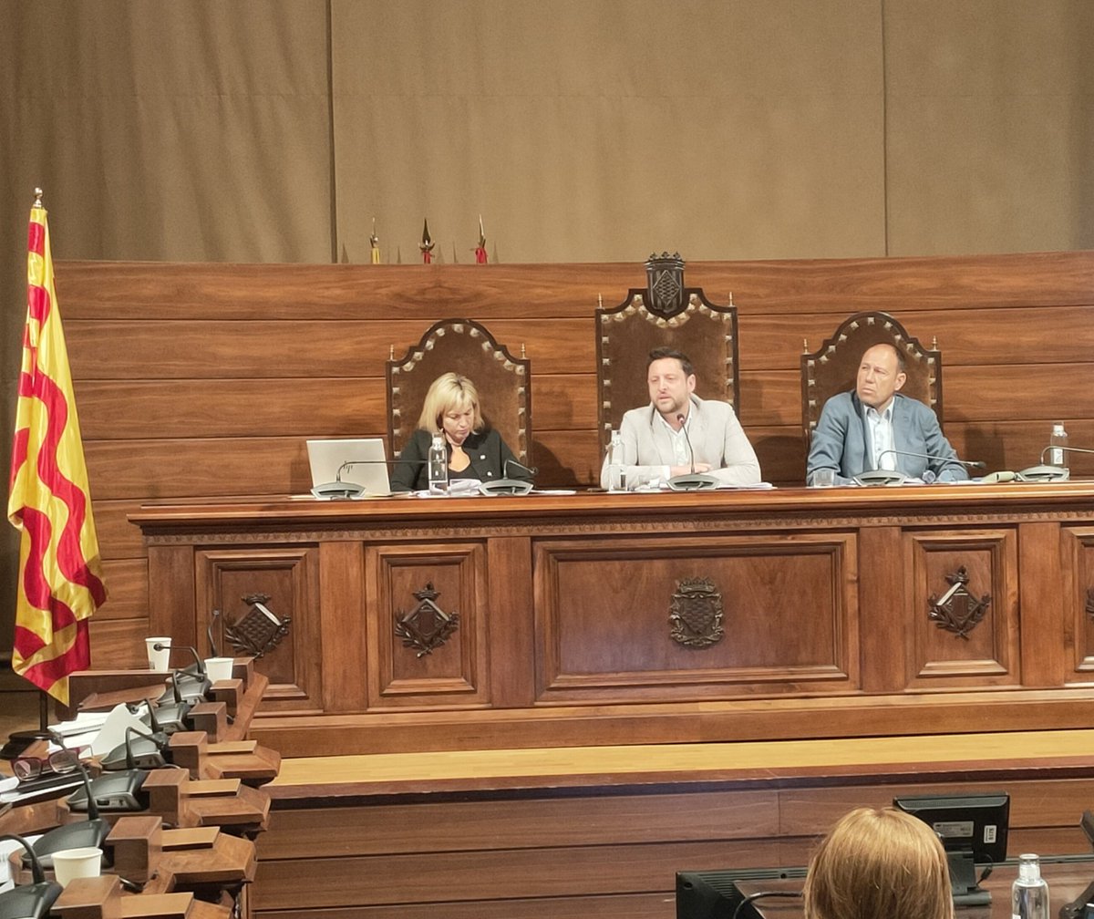 PSC Tarragona/♥️ (@psctarragona) on Twitter photo <a href="/ngarcialatorre/">Nacho</a> <a href="/EuropeDirectTGN/">Europe Direct TGN 💙🇪🇺 💙</a> <a href="/b5alvarez/">berni alvarez</a> 🗣️ L'Alcalde Rubén Viñuales:
"La capitalitat de Tarragona mai ha estat en dubte. L'Àrea Metropolitana va de mancomunar serveis públics per millorar la justícia social. Mentre el PP enyora els discursos decimonònics, nosaltres exercim cada dia el lideratge que Tarragona té" 💪🏻🌹 <a href="/ngarcialatorre/">Nacho</a> <a href="/EuropeDirectTGN/">Europe Direct TGN 💙🇪🇺 💙</a> <a href="/b5alvarez/">berni alvarez</a> 🗣️ L'Alcalde Rubén Viñuales:
"La capitalitat de Tarragona mai ha estat en dubte. L'Àrea Metropolitana va de mancomunar serveis públics per millorar la justícia social. Mentre el PP enyora els discursos decimonònics, nosaltres exercim cada dia el lideratge que Tarragona té" 💪🏻🌹