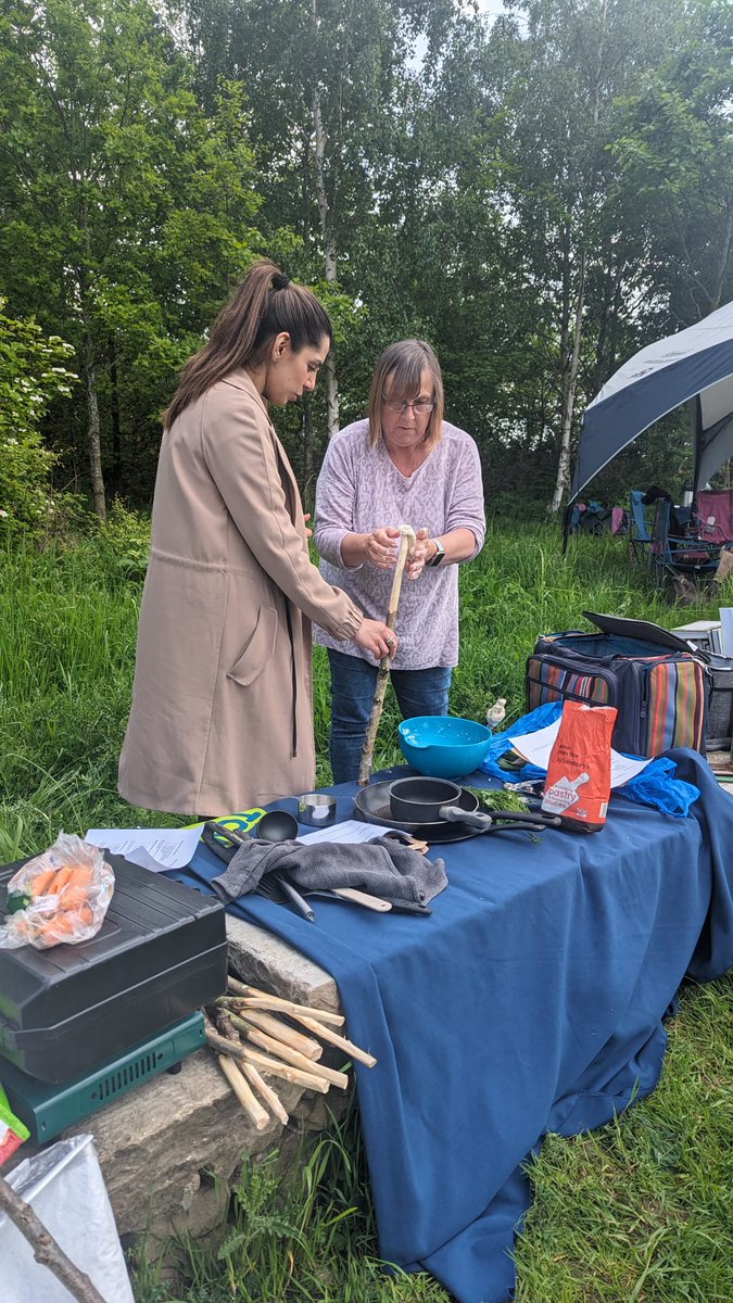 A fab final #foraging session on the Wild #Wellbeing course with Kindful and Wild & @TCVtweets at Kiveton Community Woodlands, South Yorks. Participants didn't want the course to end! The #mindful session explored #nature's abundance and some tasty treats were cooked together!