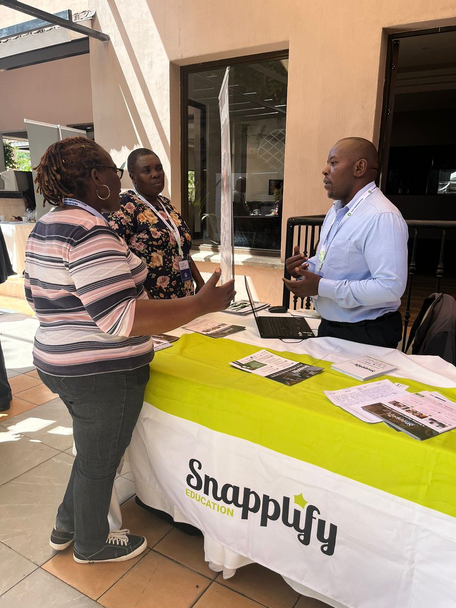 KLISCKenya's tweet image. @Snapplify team on the ground explaining their digital library service solutions to delegates at the #2024KLISConference.
#empoweringlibraries #KLISCconference