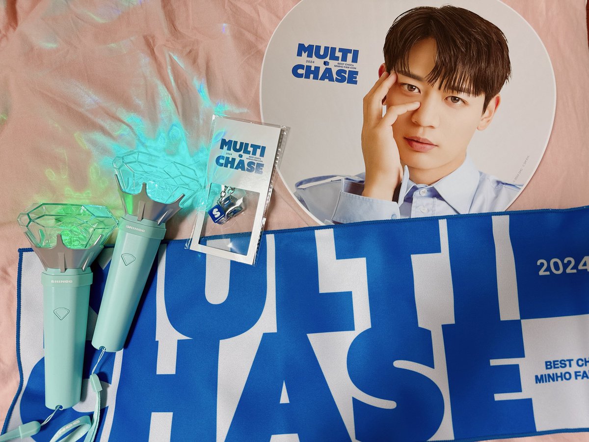 sh_SHINee923's tweet photo. ウマチュンのために買ったミノペンミグッズ！
そしてやっと自分のペンラ購入💎

なんだろう🤨うちわでわかるミノの顔の小ささにカッコ良さ

 #SHINee    #MULTICHASE
  #MINHO  #민호 https://t.co/NP79pOoQyw