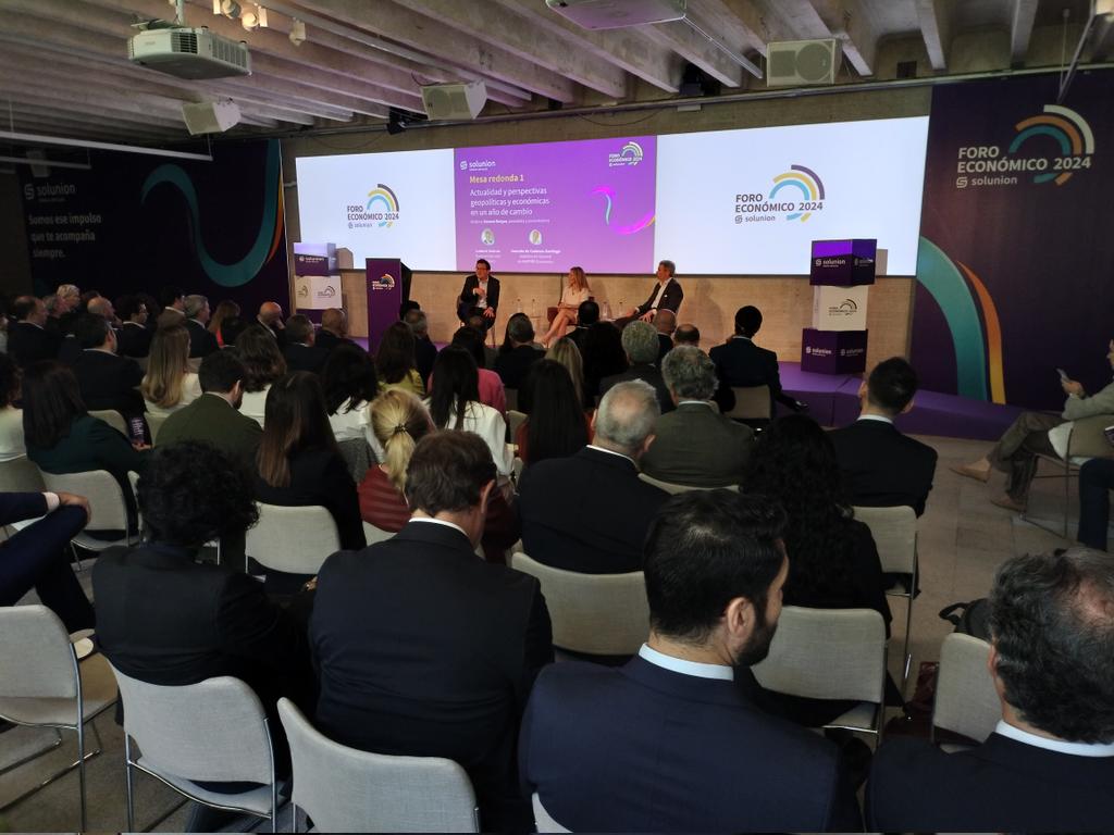 Comienza el I Foro Económico de <a href="/SolunionSeguros/">Solunion</a>.
Analizamos los retos y oportunidades para las empresas españolas en el nuevo ciclo global con ponentes de mucho nivel.
#ForoSolunion2024