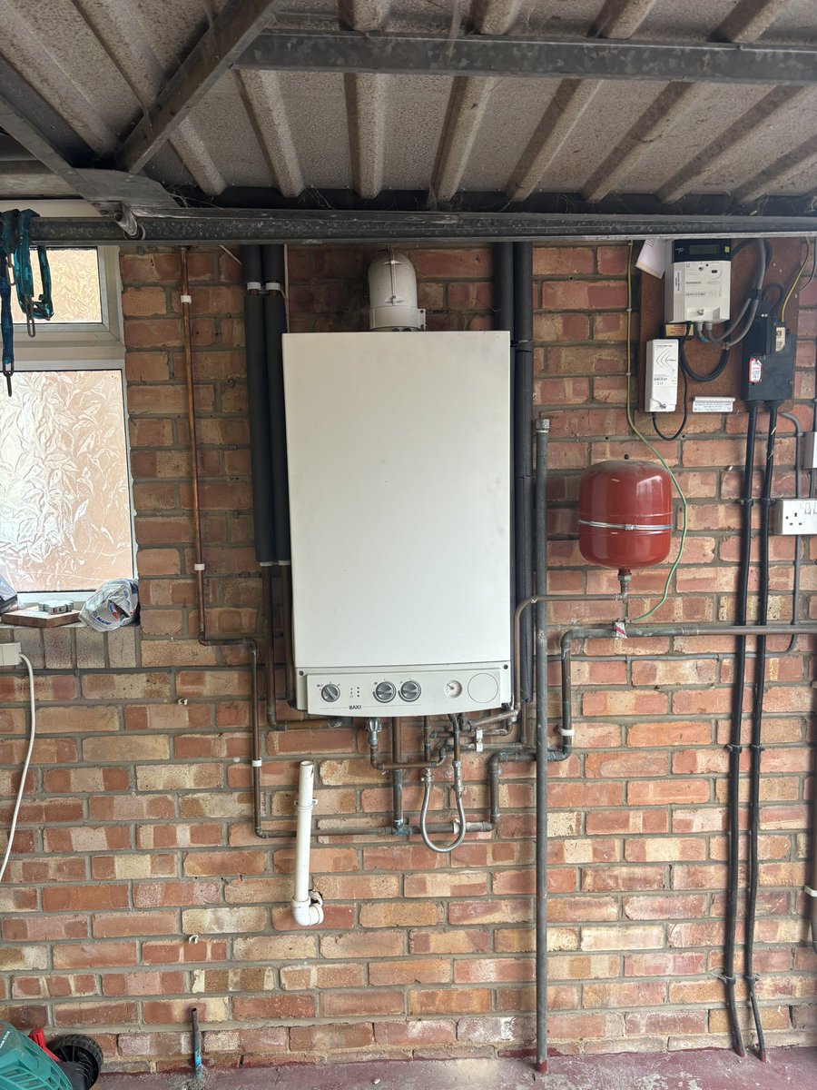 Today in #grimsby we have installed another fantastic @idealheating Logic Max 2 24kw combi boiler. 
Giving out customer a cleaner heating system which will reduce their energy bills & carbon footprint. All complete with a huge 10 year warranty!
☎️ 01472 826039
📱 07540061321