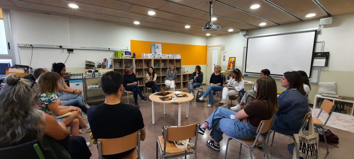 Aliances Magnet (@aliancesmagnet) on Twitter photo 🎨L’art a l’escola
L’aliança entre l'<a href="/EscolaSagarra/">Escola Sagarra</a> i el <a href="/MACBA_Barcelona/">MACBA | Museu | BCN</a> ha afavorit que l’art formi part de les àrees curriculars del centre vinculat amb l’àmbit de les ciències, pilar de l’escola. Així ho han compartit amb altres altres centres magnet #VisitesMagnet 🎨L’art a l’escola
L’aliança entre l'<a href="/EscolaSagarra/">Escola Sagarra</a> i el <a href="/MACBA_Barcelona/">MACBA | Museu | BCN</a> ha afavorit que l’art formi part de les àrees curriculars del centre vinculat amb l’àmbit de les ciències, pilar de l’escola. Així ho han compartit amb altres altres centres magnet #VisitesMagnet