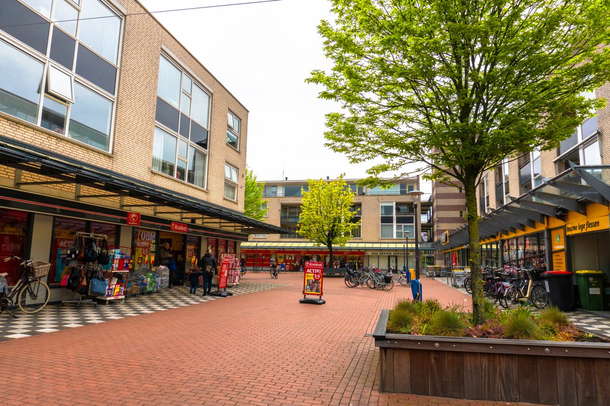 Vandaag begint de vergadering op locatie. In Camminghaburen begint om 17.00 uur het gesprek over overlast in de wijk. Vanavond staat het debat over de Mid Term Review op de agenda. Informatie en stream staan op de site. leeuwarden.bestuurlijkeinformatie.nl