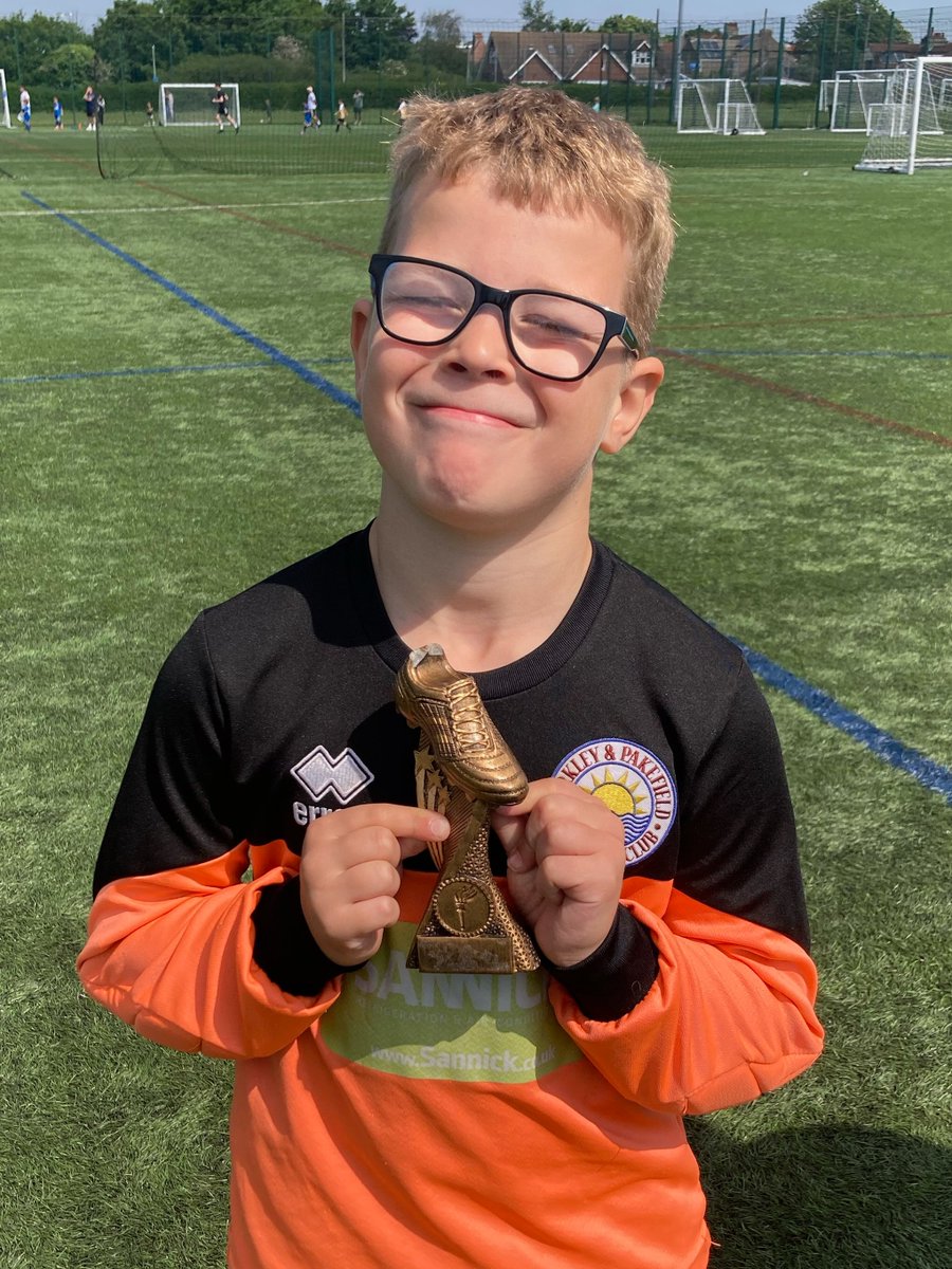 Well done to Eddie, Lennon and Fletcher for their recent sports achievements. Eddie has been awarded for his swimming, Fletcher was recognised for his excellent goal keeping skills and Lennon for attending 150 football sessions with his club, great work boys!