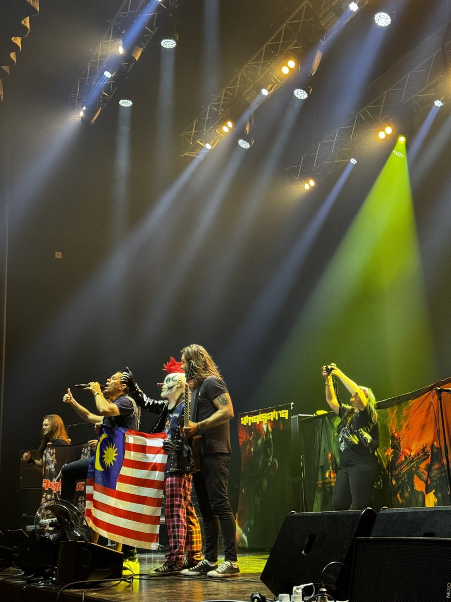 JohannAffendy's tweet image. They actually had an opening act to warm us up before #ArchEnemy came on stage. #Amalgama’s songs seems to be inspired by different genres of rock and metal (hence the name, i guess). Not a fan of the campy clown mascot though, he’s like the shopee version of iron maiden’s eddie.