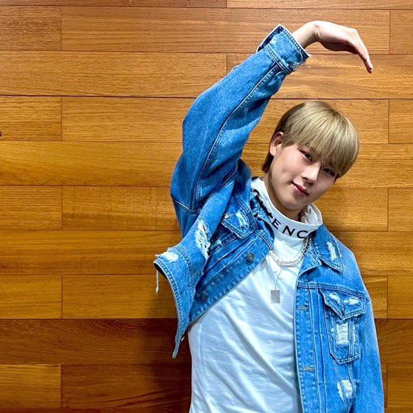 minyokuda's tweet photo. 허니야! 1주년 너무너무너무 축하해💛
나오면 ��리 또 행복한 추억 많이 만들자〰
#우리의빛이되어줘서고마워_주헌
#HAPPYLIGHTSDAY
#JOOHONEY1stANNIVERSARY https://t.co/BSYNe0jpE9