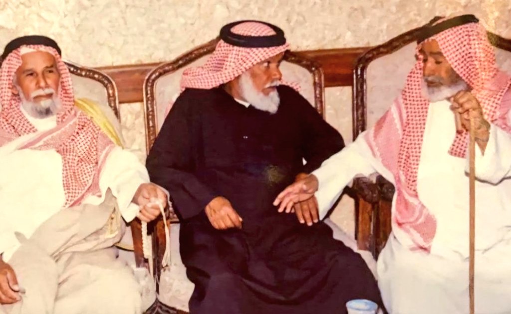 من اليمين حمدان بن صعيب وغازي بن بطحي وغلاب بن صعيب رحمهم الله