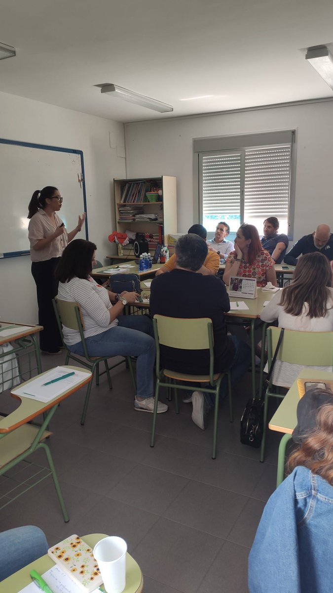CEPdeSevilla591's tweet photo. Reunión de equipos directivos Red 3 de @edpermanente.Evaluamos la formación del profesorado y conocemos sus demandas formativas. Gracias @musoangel por darnos la oportunidad de participar y al @ceperecija por vuestra excelente acogida. @CEPdeSevilla @EvadeGloria @DGTaTEd @cepse4 https://t.co/ADMHbQ5dIJ