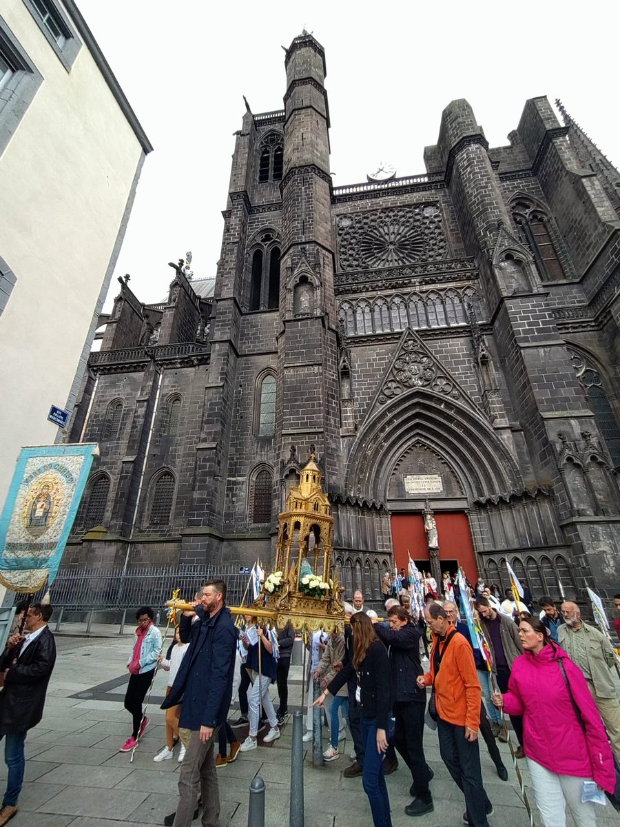 Notre-Dame du Port tweet media