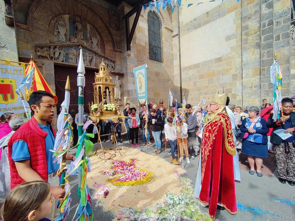 Notre-Dame du Port tweet media